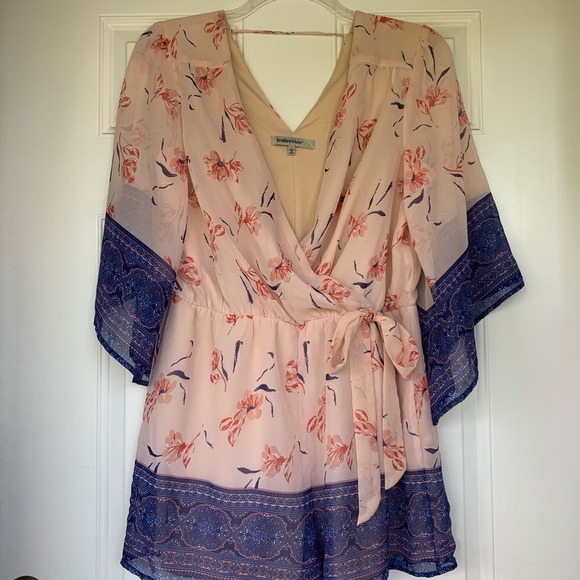 bailey blue Pants - Bailey Blue Bell Sleeve Kimono Floral Romper-Large